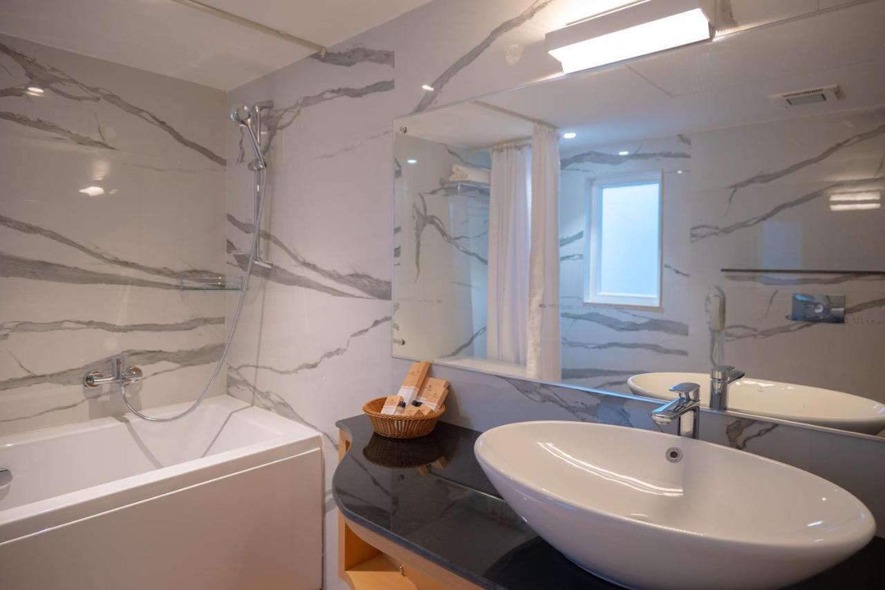 Jorhāt Clubway Grand A Boutique Hotel מראה חיצוני תמונה