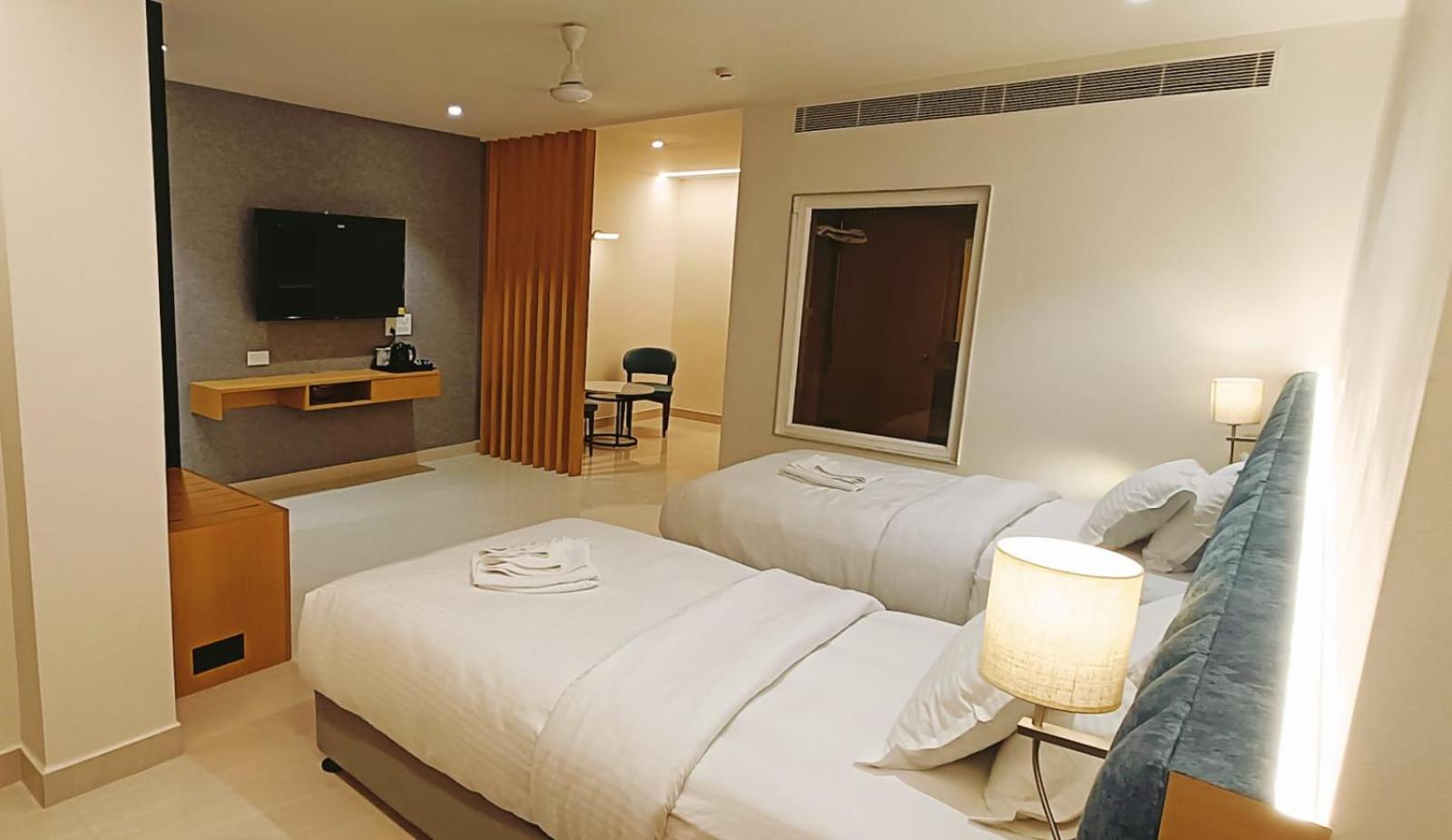 Jorhāt Clubway Grand A Boutique Hotel מראה חיצוני תמונה
